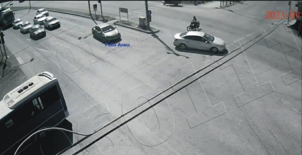 Polisin ‘Dur’ ihtarına uymayıp kaçan şüpheli araçtan 19 kilo esrar çıktı, kovalamaca anları kameralara yansıdı