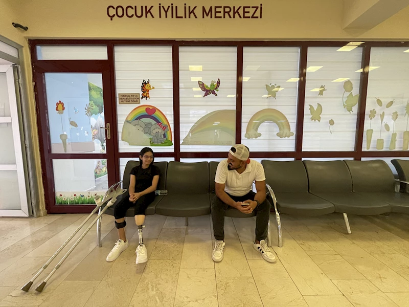13 yaşındaki depremzede Verde, Çocuk İyilik Merkezi aracılığıyla bacak protezine kavuştu