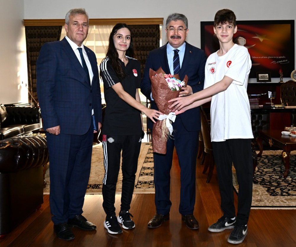 Kılınç kardeşlerden Kickboks şampiyonluğu
