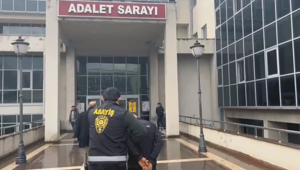 Kardeşine ait kimliği kullanan ve 39 yıl hapis cezasıyla aranan firari yakalandı