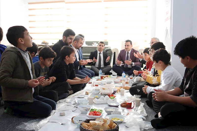 Finike Kaymakamı Çelik