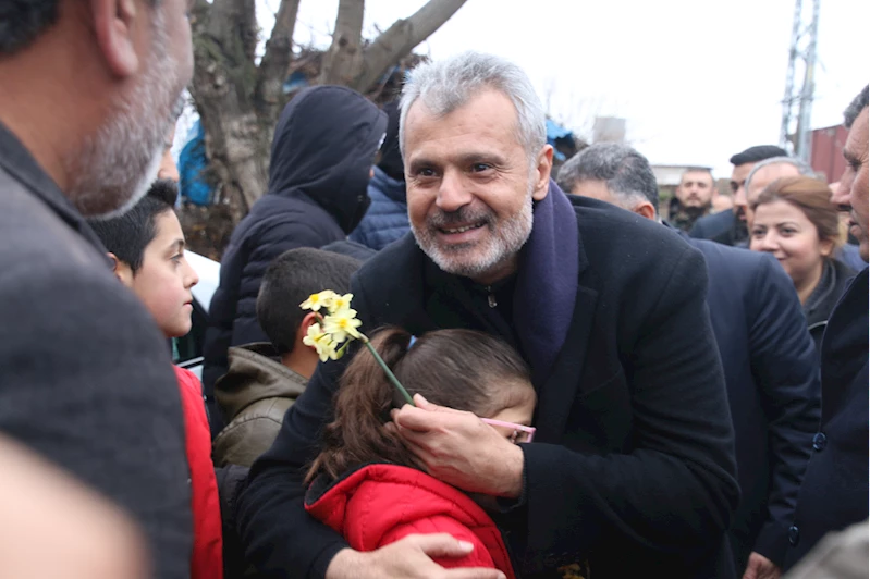 AK Parti Hatay Büyükşehir Belediye Başkan adayı Öntürk, mahalle ziyareti yaptı
