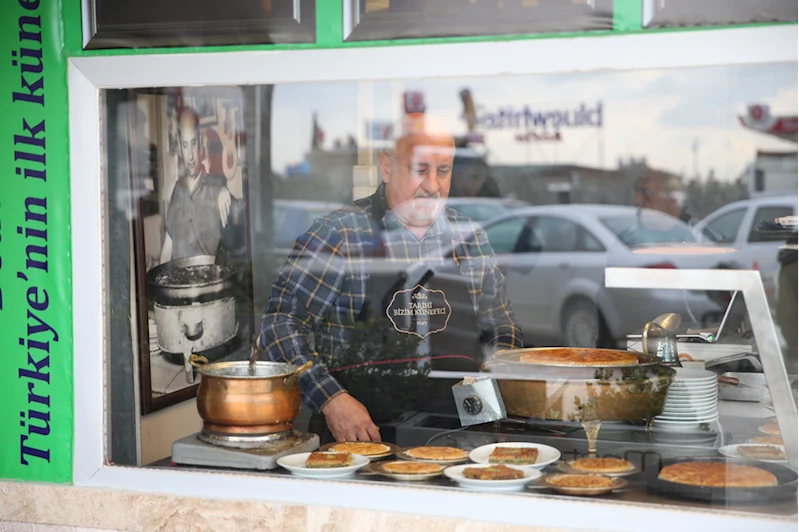 6 ŞUBAT DEPREMLERİNİN BİRİNCİ YILI - Dükkanlar prefabrik, künefenin lezzeti aynı 