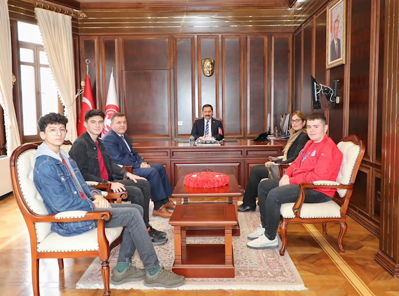 Başarılı öğrencilerden Hatay Valisi Masatlı