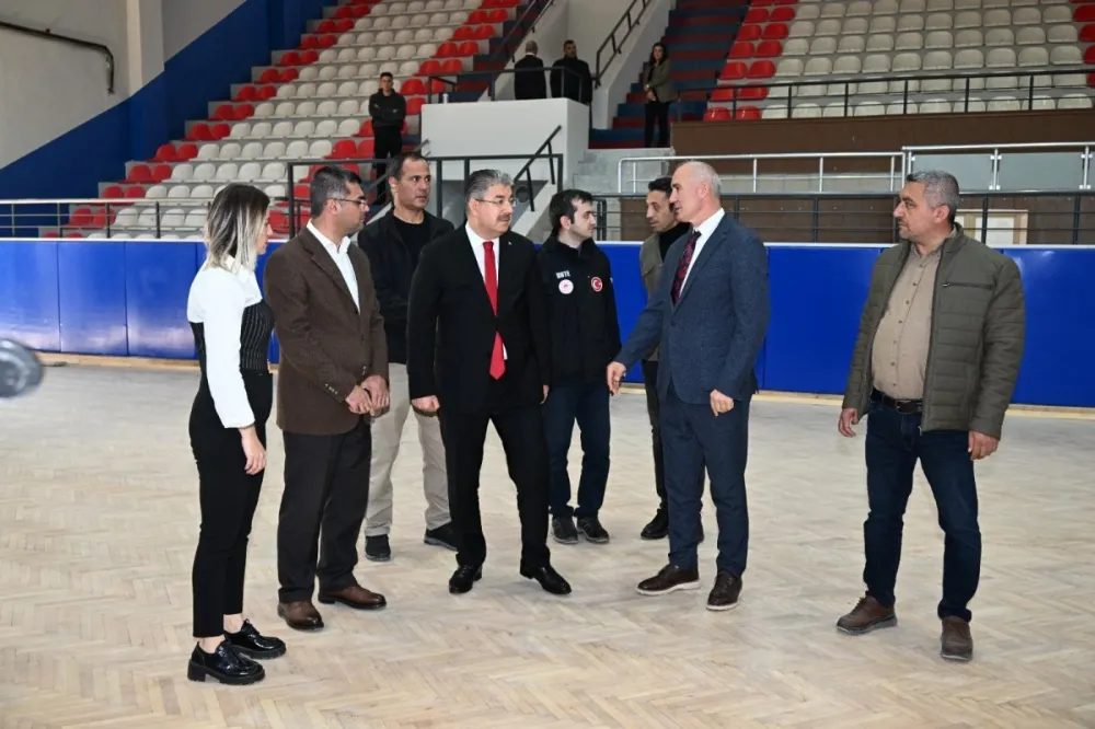 Vali Yılmaz, Merkez Spor Salonu’nda İncelemelerde Bulundu