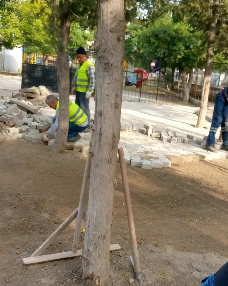 Dörtyol’da okullara parke taşı döşeniyor