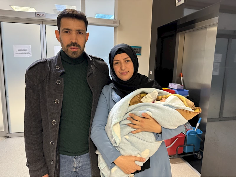 Mustafa bebek anne karnında yapılan kan nakilleriyle yaşama tutundu