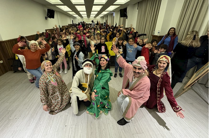 Anadolu masallarını tiyatroya uyarlayıp depremzede çocuklar için sahne aldılar 