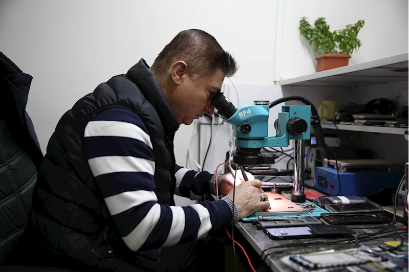 6 ŞUBAT DEPREMLERİNİN BİRİNCİ YILI - Hastane enkazından yaralı kurtarılan depremzede yeni iş yerine kavuştu