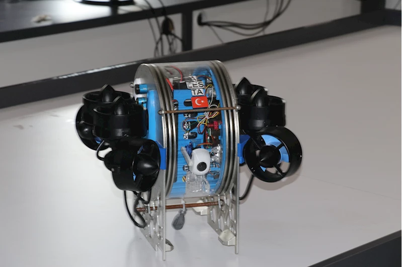 Adanalı öğrenciler otonom su altı aracı 