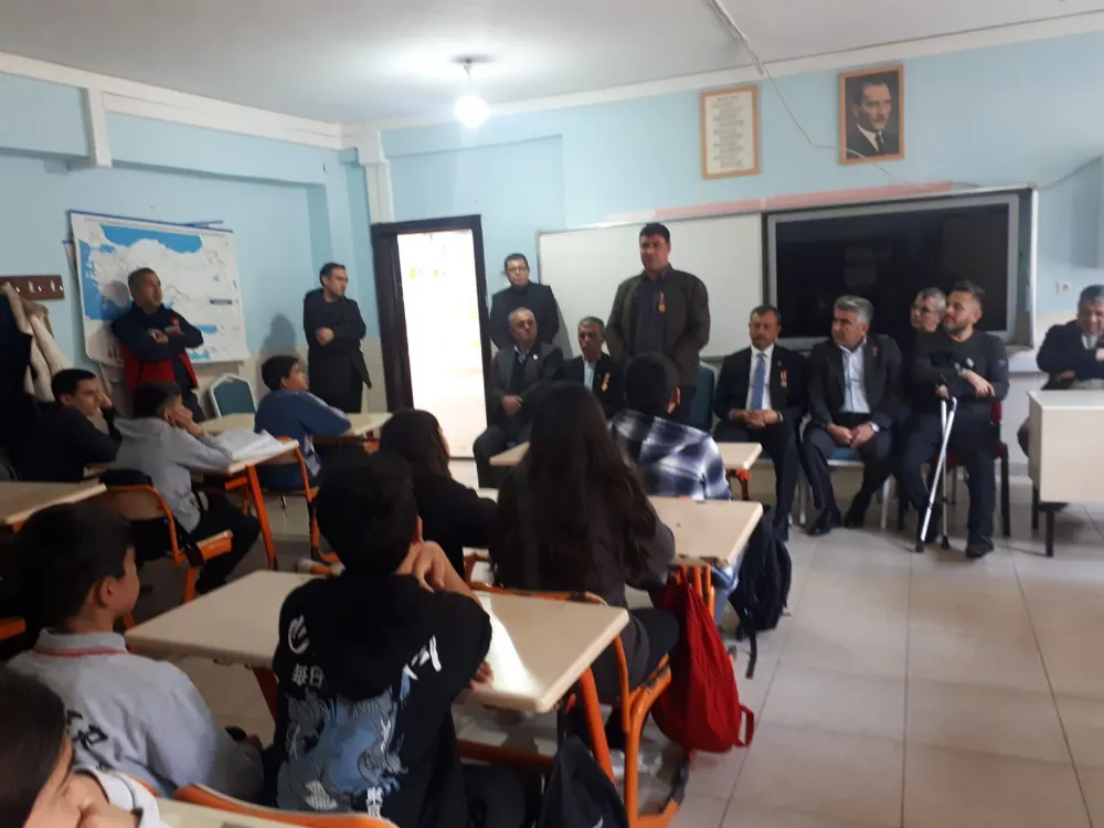 Osmaniye’de gaziler, öğrencilerle bir araya geldi