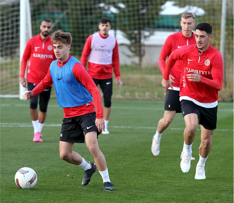 Antalyaspor günü çift idmanla tamamladı