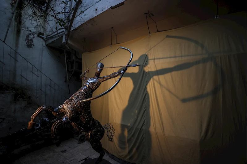 6 ŞUBAT DEPREMLERİNİN BİRİNCİ YILI - Atık metallerden yaptığı mitolojik heykelin gelirini depremzedelere bağışlayacak