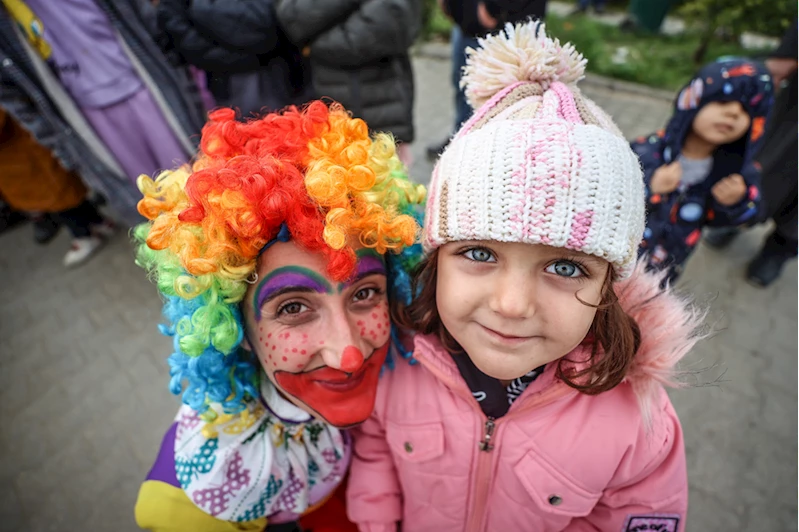 6 ŞUBAT DEPREMLERİNİN BİRİNCİ YILI - Afetten etkilenen çocukların yüzünü etkinliklerle güldürüyorlar