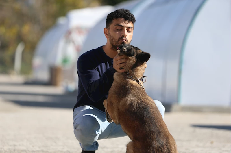 Depremde sahibini uyandıran Şila konteyner kentteki çocukların neşesi