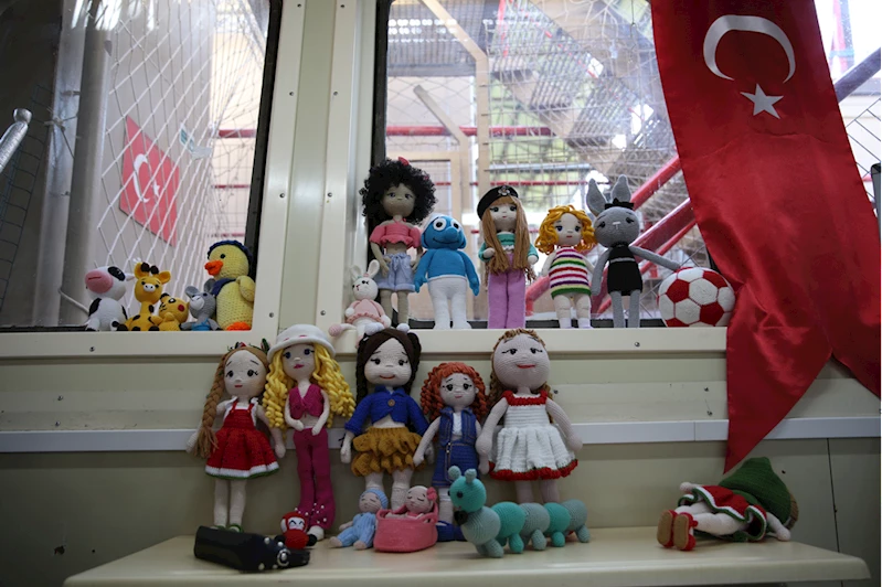 Hataylı depremzede kadın, platin takılan elini kurs sayesinde kullanmaya başladı 