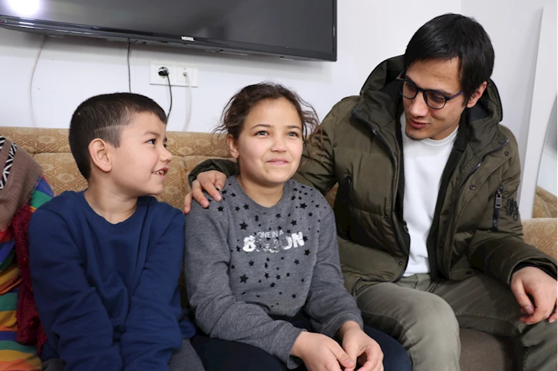 6 ŞUBAT DEPREMLERİNİN BİRİNCİ YILI - Enkaz altından kurtardığı depremzedeleri yalnız bırakmıyor