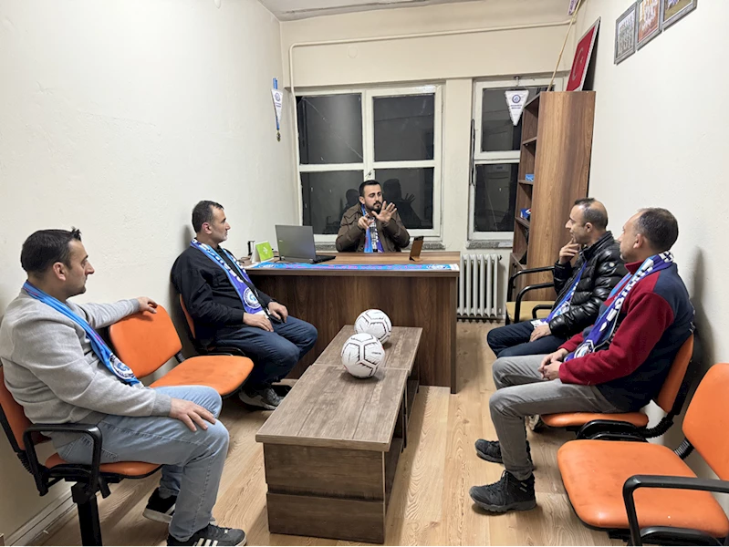 İşitme engelli ailesinden öğrendiği işaret diliyle engellilerin hayatını kolaylaştırıyor  