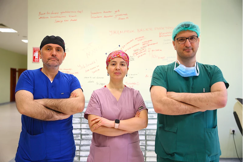 Depremde görev yapan sağlıkçıların yazıları hastane duvarından silinmedi