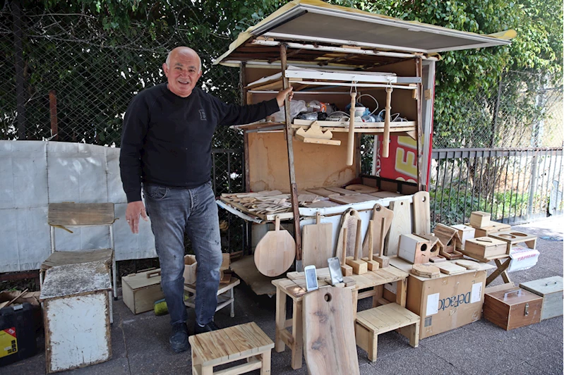 Emekli polis, eşi için başladığı ahşap eşya yapımını gelir kapısına dönüştürdü