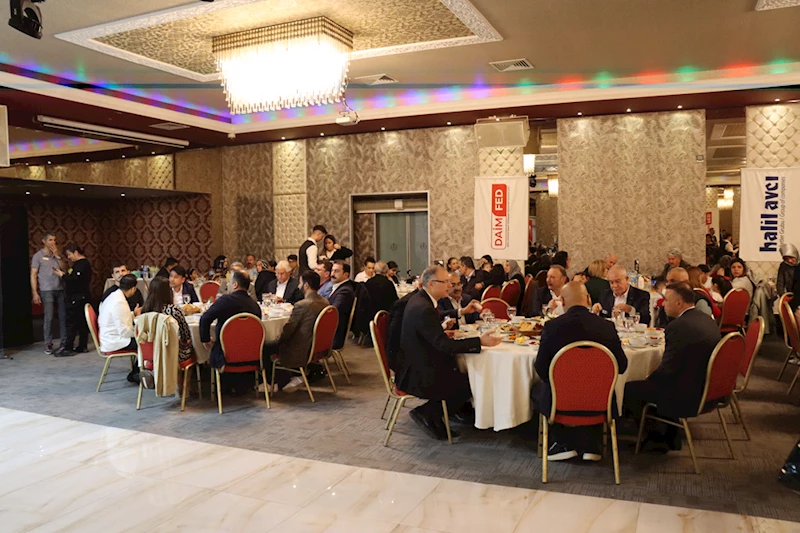 Adana Valisi Köşger koruyucu ailelerle iftarda buluştu
