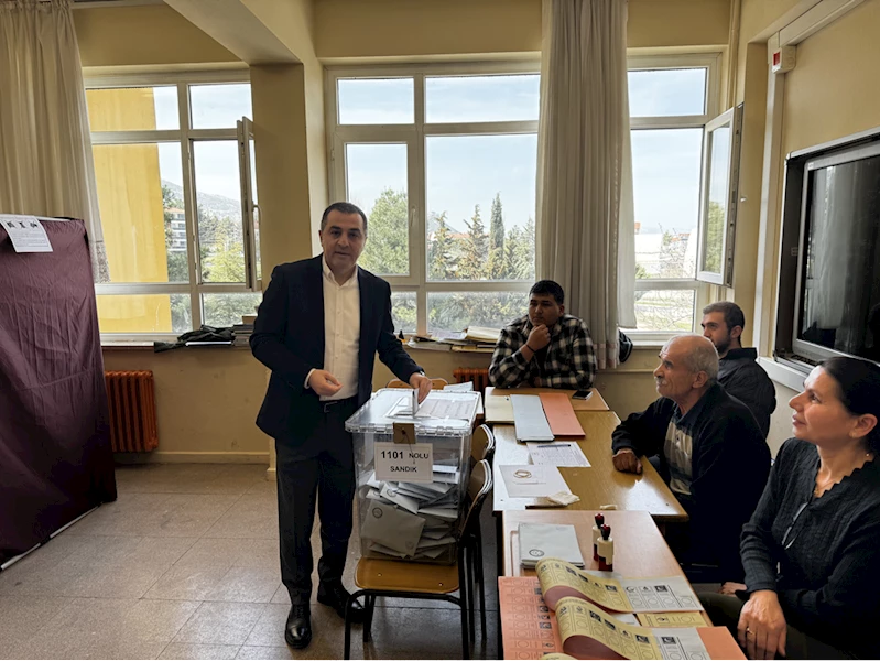 Burdur Valisi Türker Öksüz oyunu kullandı