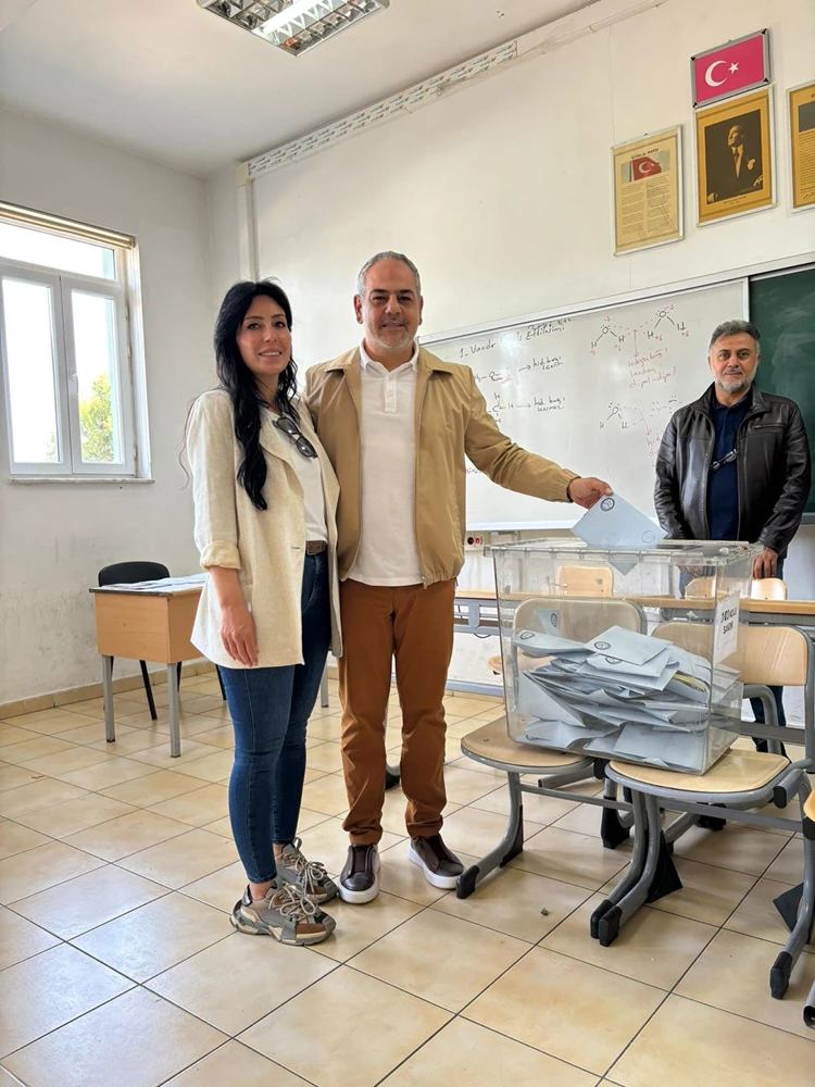 Cumhur İttifakı Muratpaşa Belediye Başkan adayı Manavoğlu, oyunu kullandı
