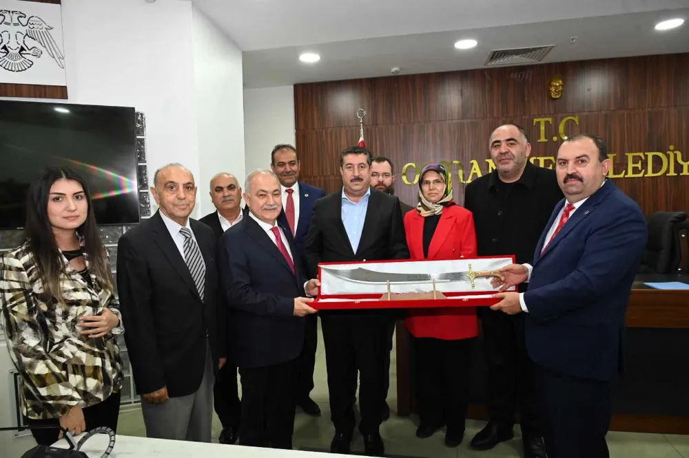 Başkan Kadir Kara’dan, meclis üyelerine teşekkür plaketi