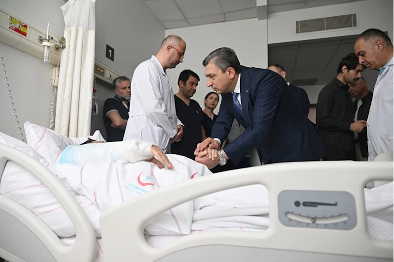 Antalya Valisi Şahin teleferik kazasında yaralananları ziyaret etti
