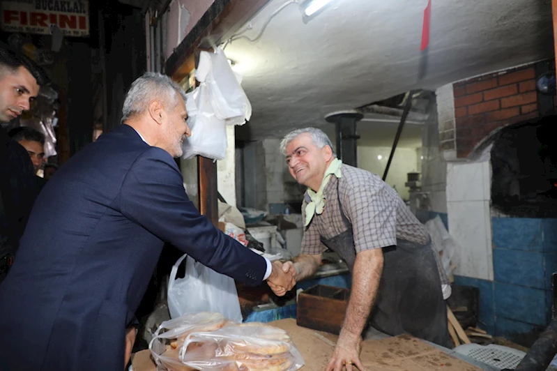 Hatay Büyükşehir Belediye Başkanı Öntürk, depremzede esnafla bir araya geldi