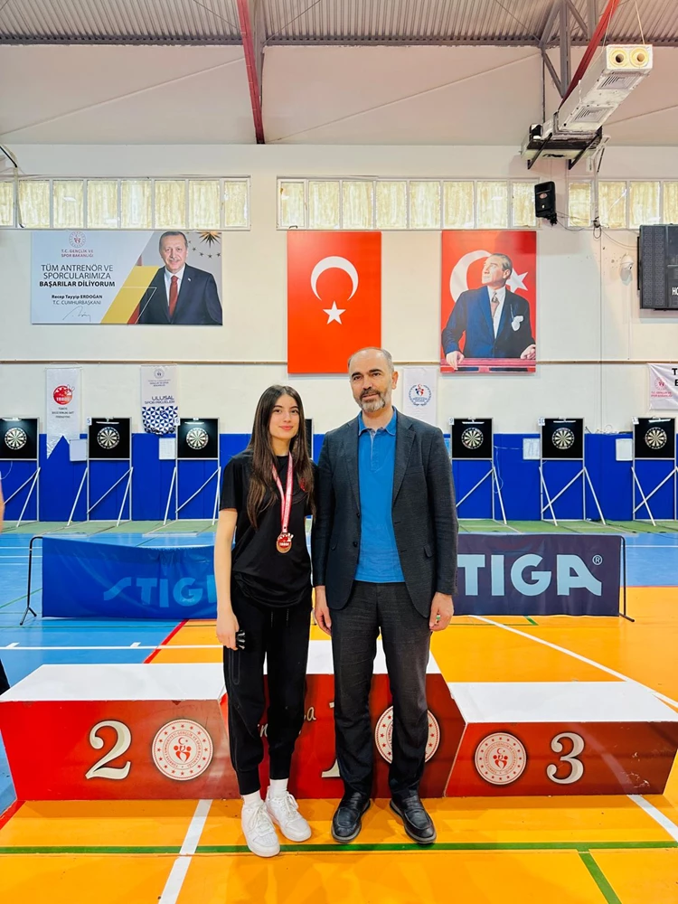 Adanalı sporcu Ecrin Buse Dural, Türkiye Dart Şampiyonası
