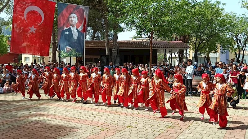 23 Nisan Ulusal Egemenlik ve Çocuk Bayramı törenlerle kutlandı