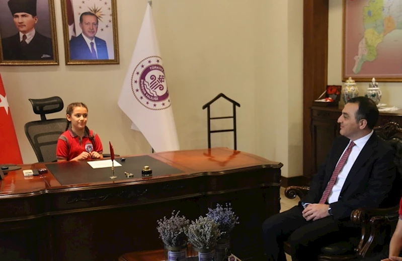 Vali Öksüz, 23 Nisan Ulusal Egemenlik ve Çocuk Bayramı