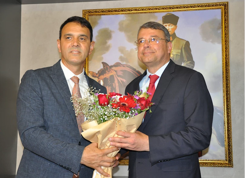 Silifke Belediye Başkanı Mustafa Turgut mazbatasını aldı