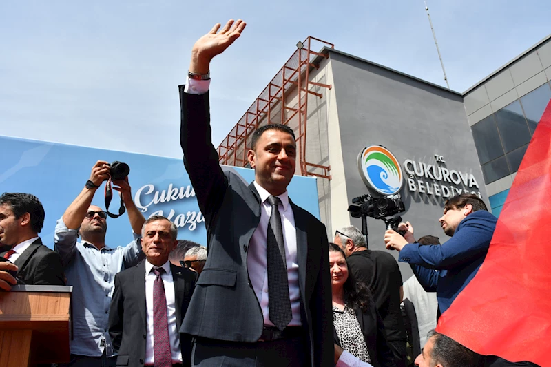 Çukurova Belediye Başkanı Emrah Kozay mazbatasını aldı 