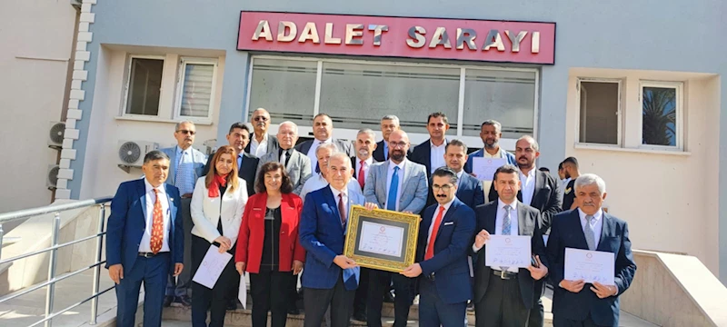 Anamur Belediye Başkanı Durmuş Deniz, mazbatasını aldı 