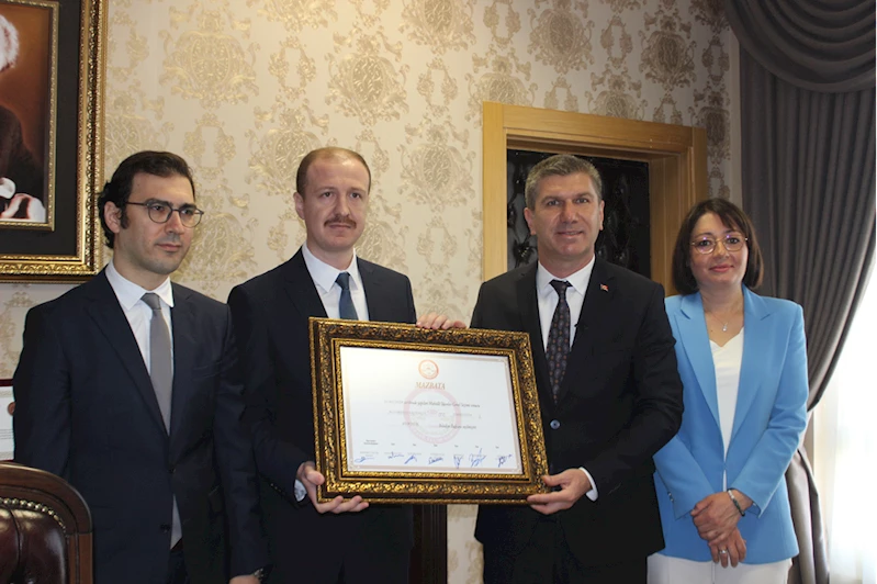 Burdur Belediye Başkanı Ercengiz, mazbatasını aldı