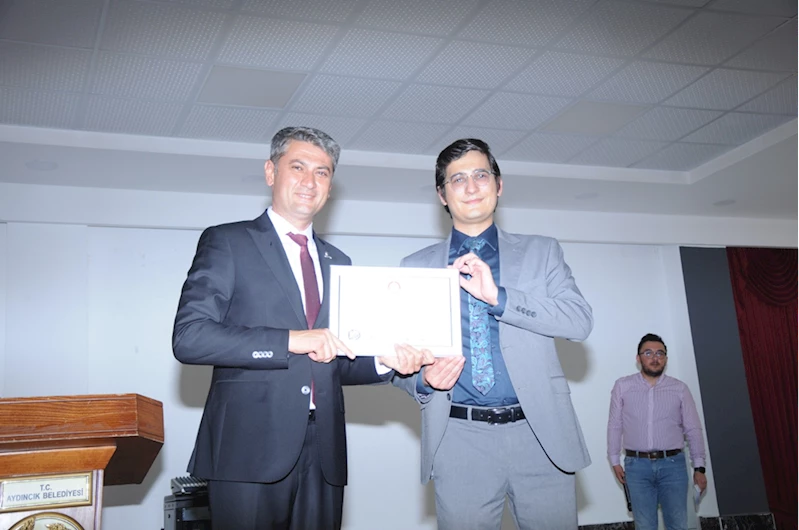 Aydıncık Belediye Başkanı Özkan Kılıçarpa mazbatasını aldı