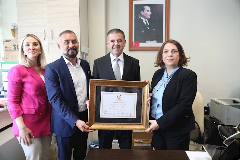 Mezitli Belediye Başkanı Ahmet Serkan Tuncer mazbatasını aldı