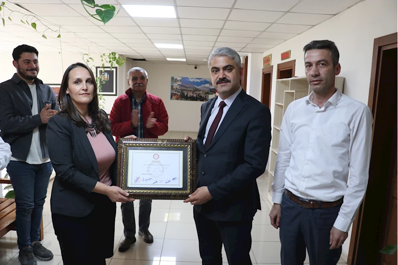 Pozantı Belediye Başkanı Ali Avan mazbatasını aldı