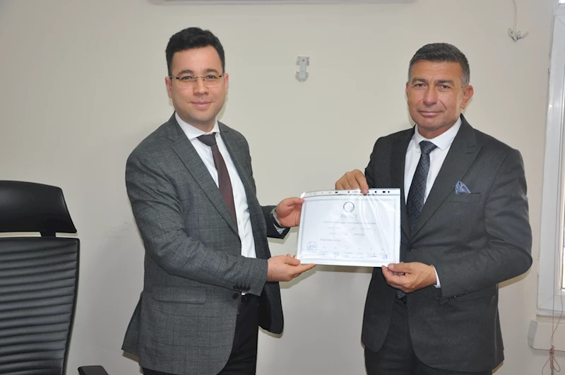 Karaisalı Belediye Başkanı Bekir Şimşek, mazbatasını aldı