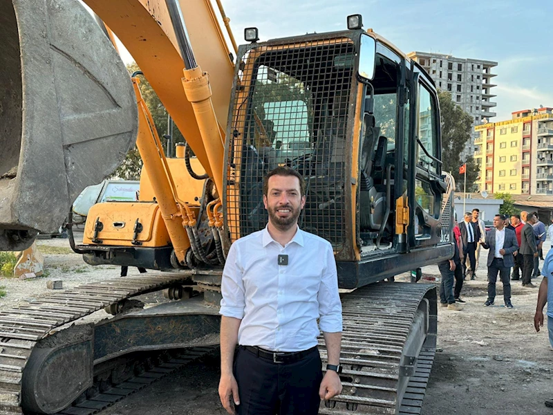 Ceyhan Belediye Başkanı Kadir Aydar mazbatasını aldı