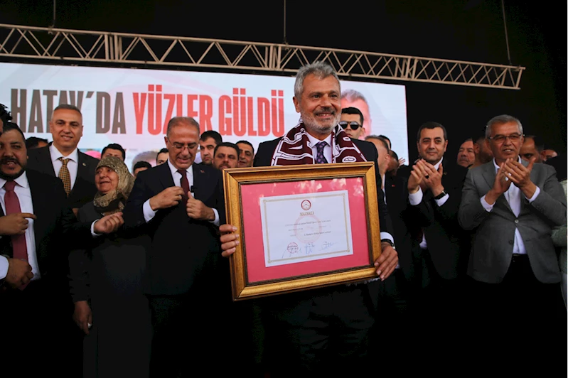 Hatay Büyükşehir Belediye Başkanı Mehmet Öntürk mazbatasını aldı: