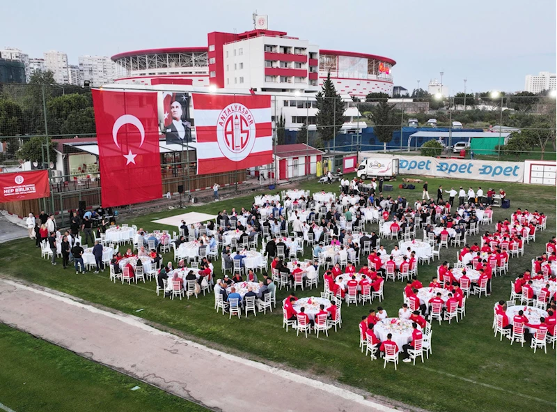 Antalyaspor camiası iftarda bir araya geldi 