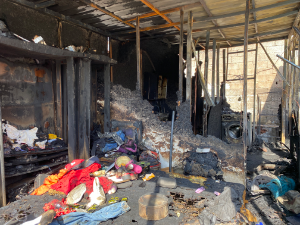 Osmaniye’de konteyner evleri yanan depremzede çift, yardım bekliyor