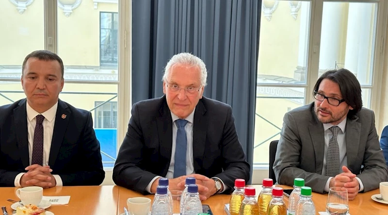 Bavyera Eyaleti İçişleri Bakanı Herrmann, Antalyalı gazetecileri kabul etti