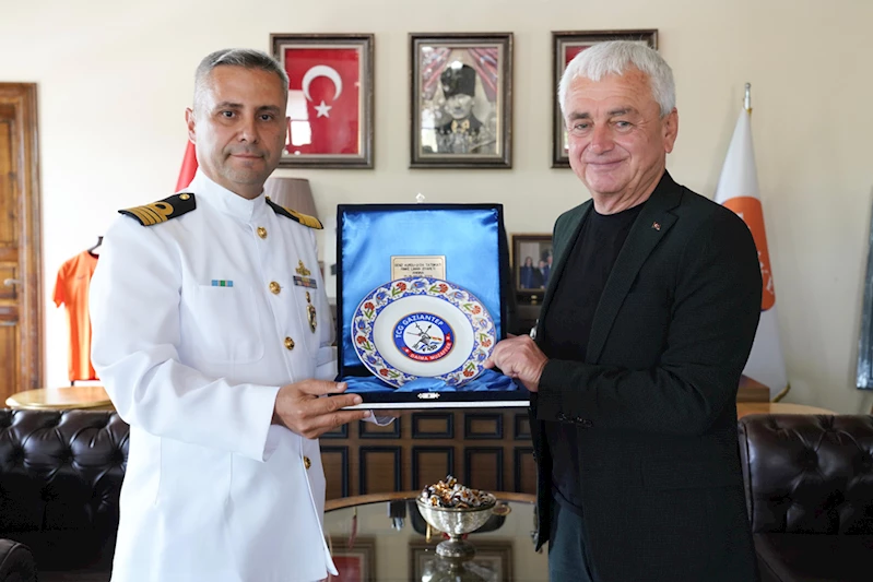 TCG Gaziantep ve TCG Karayel gemileri Finike Limanı