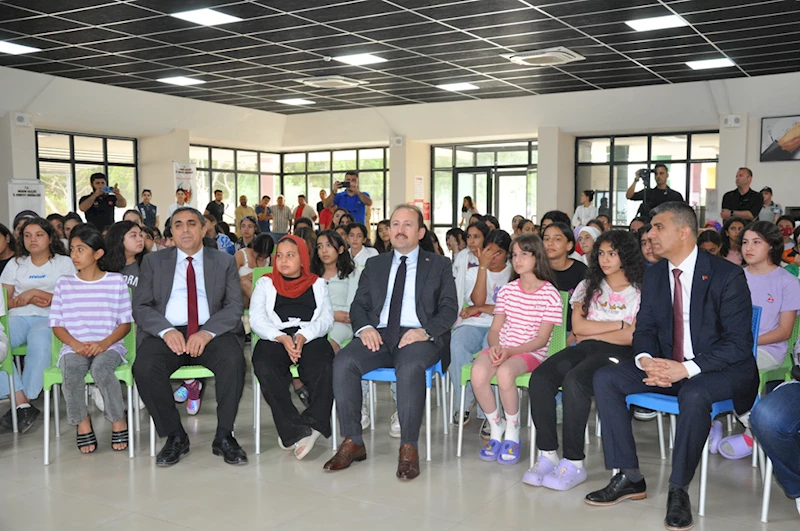 Mersin Valisi Pehlivan kamp yapan öğrencilerle buluştu 