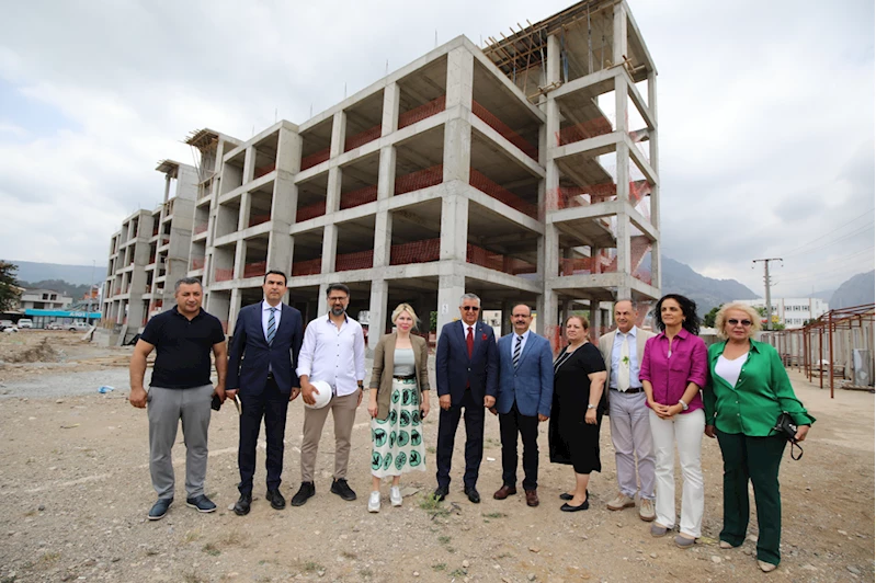 Rektör Özlenen Özkan, Kemer