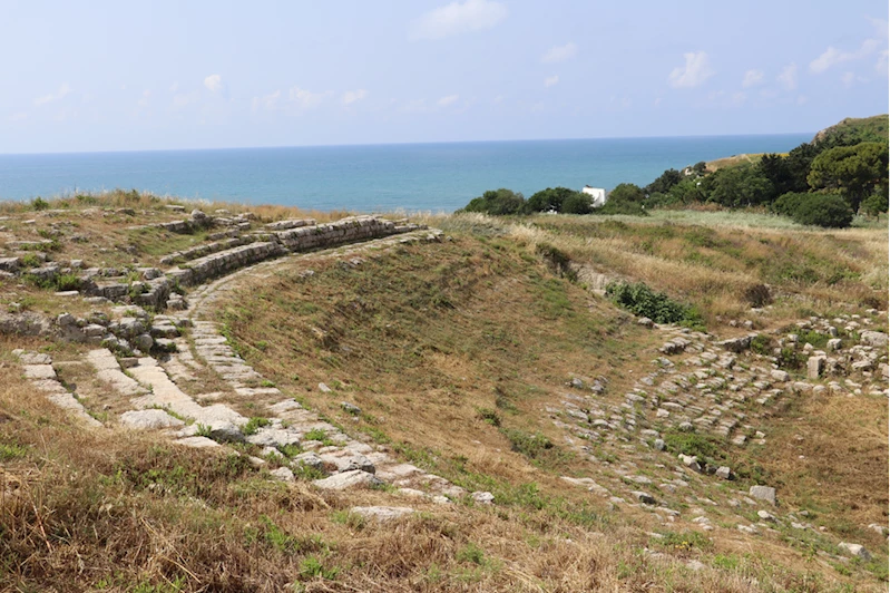 Antik kentteki tiyatro restorasyonla kültürel etkinliklere ev sahipliği yapacak